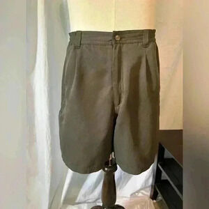Royal Robbin’s Women’s Size 12 Shorts. Elastic Waist With Belt Loops. Olive